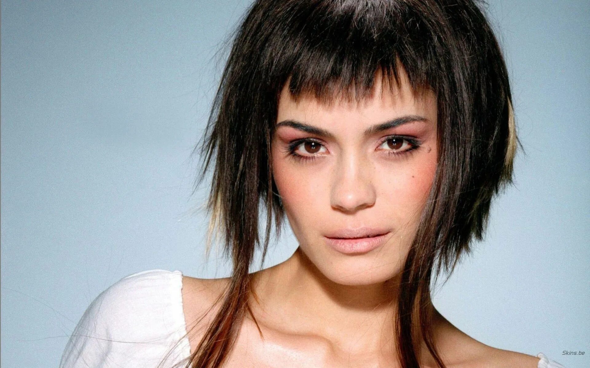 Каскад челка рваная фото shannyn sossamon Short hair with bangs, Long hair styles, Cute hairstyles for sh