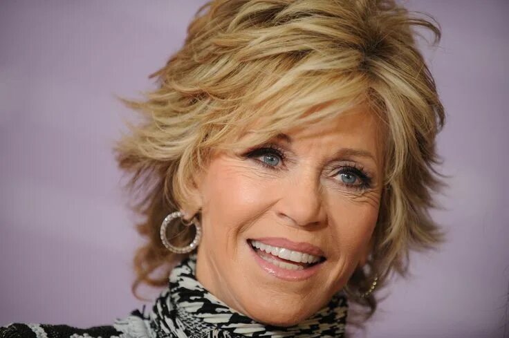 Каскад фото на женщинах 50 лет Jane Fonda plastic surgery looks too successful Donne anziane acconciature, Acco