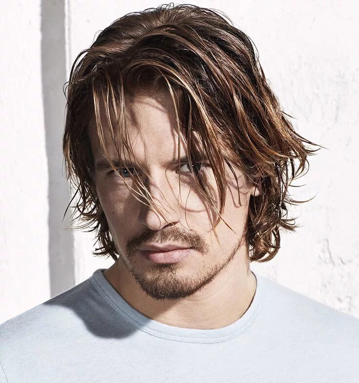 Каскад мужской на средние волосы фото Capelli uomo 2019: tagli e acconciature di tendenza Long hair styles men, Mens h