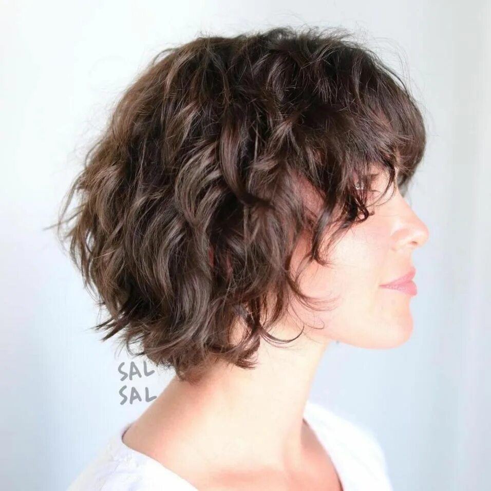 Каскад на короткие кудрявые волосы фото Textured Curly Bob Cut Wavy bob hairstyles, Thick hair styles, Short shag hairst