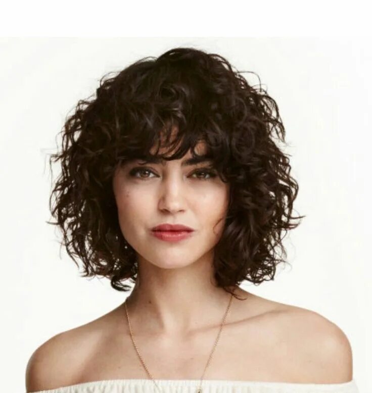 Каскад на короткие кудрявые волосы фото Short curly haircuts, Hair styles, Curly hair photos