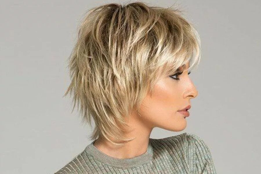 Каскад на короткие волосы 2024 фото 30 Youthful Hairstyles That Look Great at Any Age Short choppy hair, Chin length