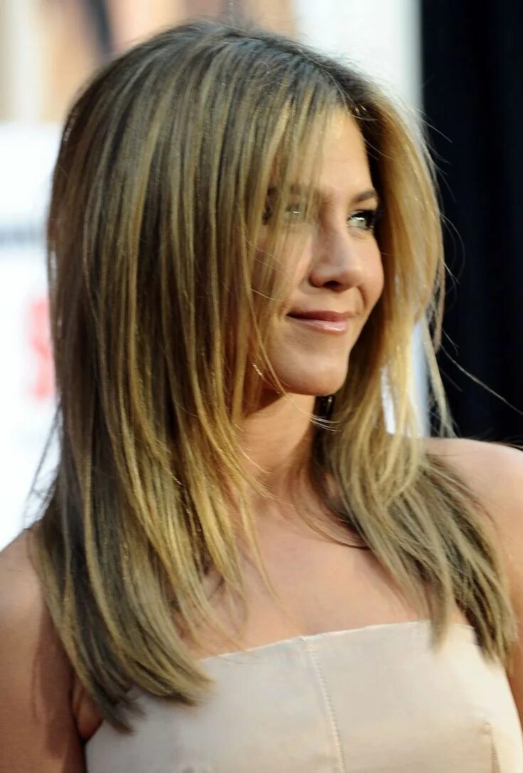 Каскад на средние прямые волосы фото Jennifer Aniston's 31 Most Iconic Hairstyles Over the Years Straight hair cuts, 