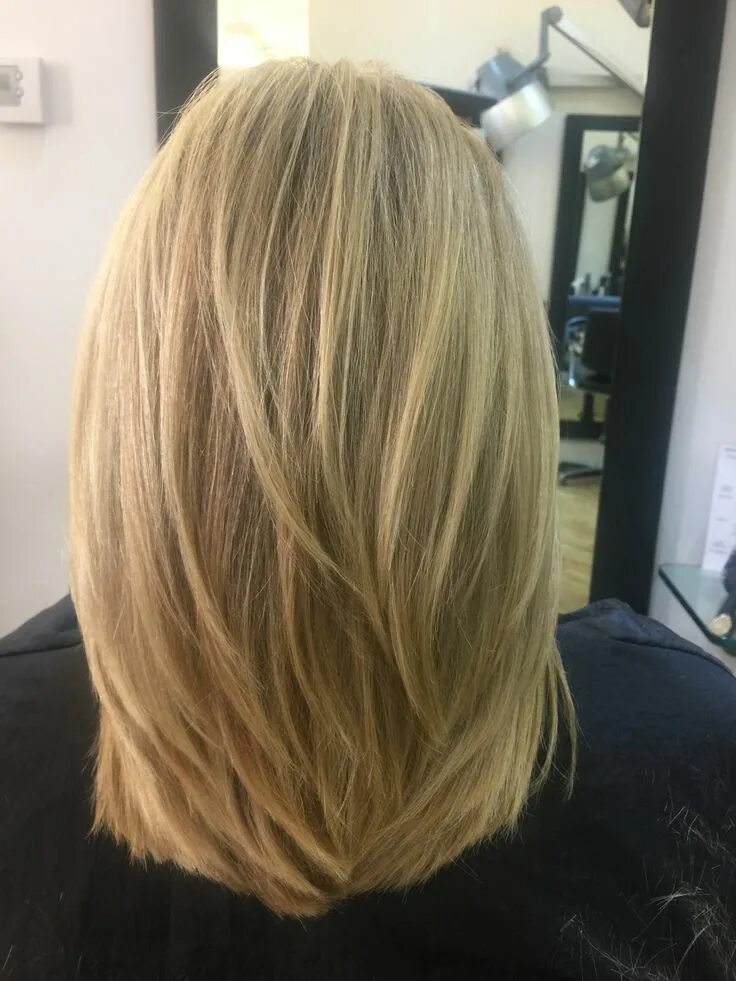 Каскад на средние прямые волосы фото Layered Bob with ash highlights Medium hair styles, Long hair styles, Thick hair