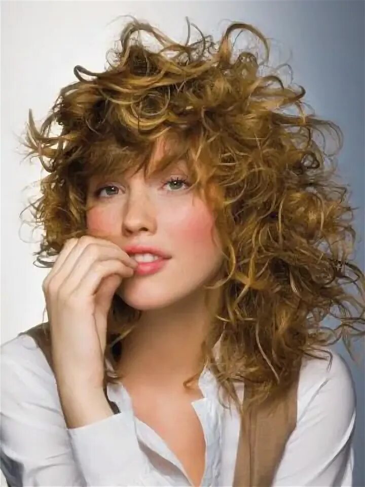 Каскад на средние волосы кудрявые фото trendy curly hair - Google Images Capelli ricci con frangia, Capelli, Carrè cape