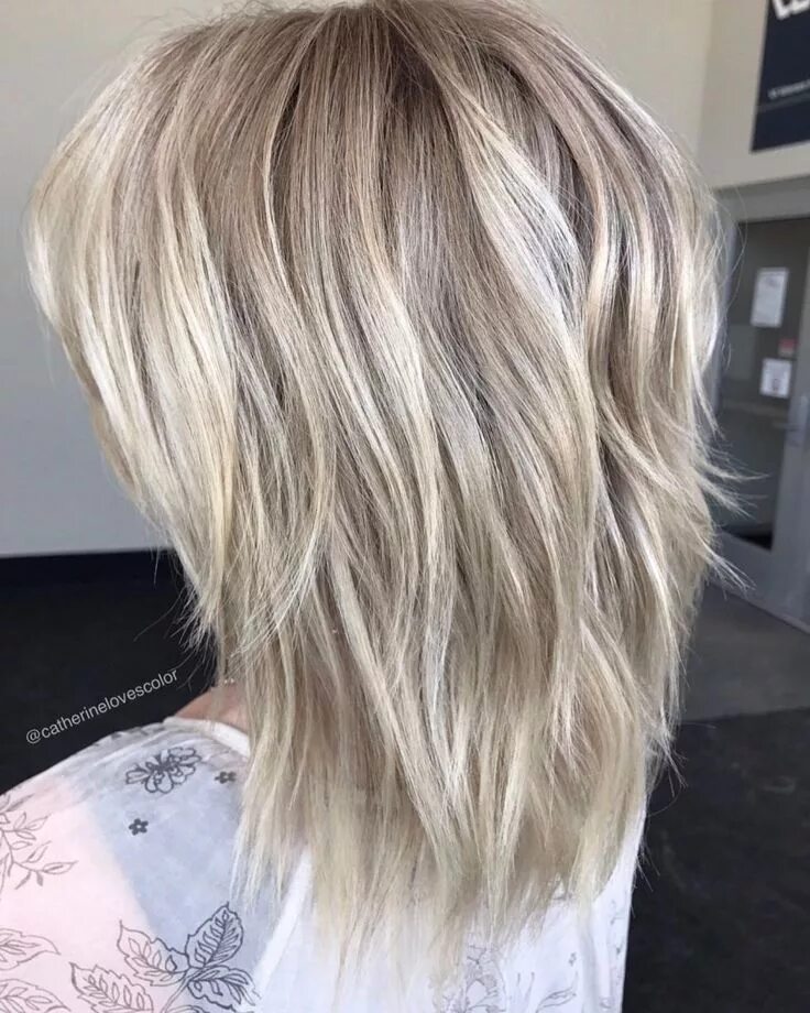 Каскад на светлые волосы фото Medium Sliced Ash Blonde Hairstyle Modern shag haircut, Medium length hair style