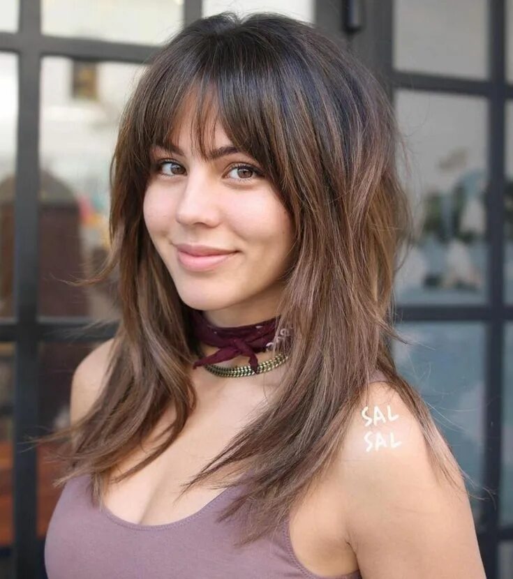 Каскад с челкой фото Medium-to-Long Choppy Cut with Bangs Long shag haircut, Long shag hairstyles, Lo