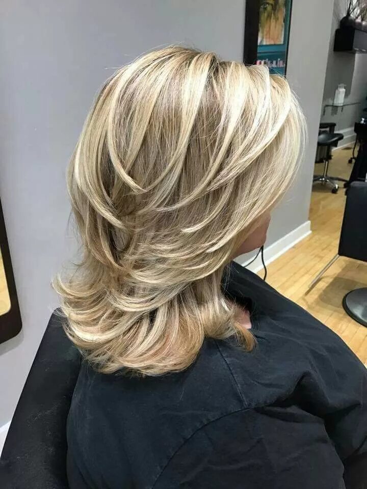 Каскад с мелированием на средние волосы фото Pin by maria celia calderon on Frizurák Hair lengths, Blonde layered hair, Thick