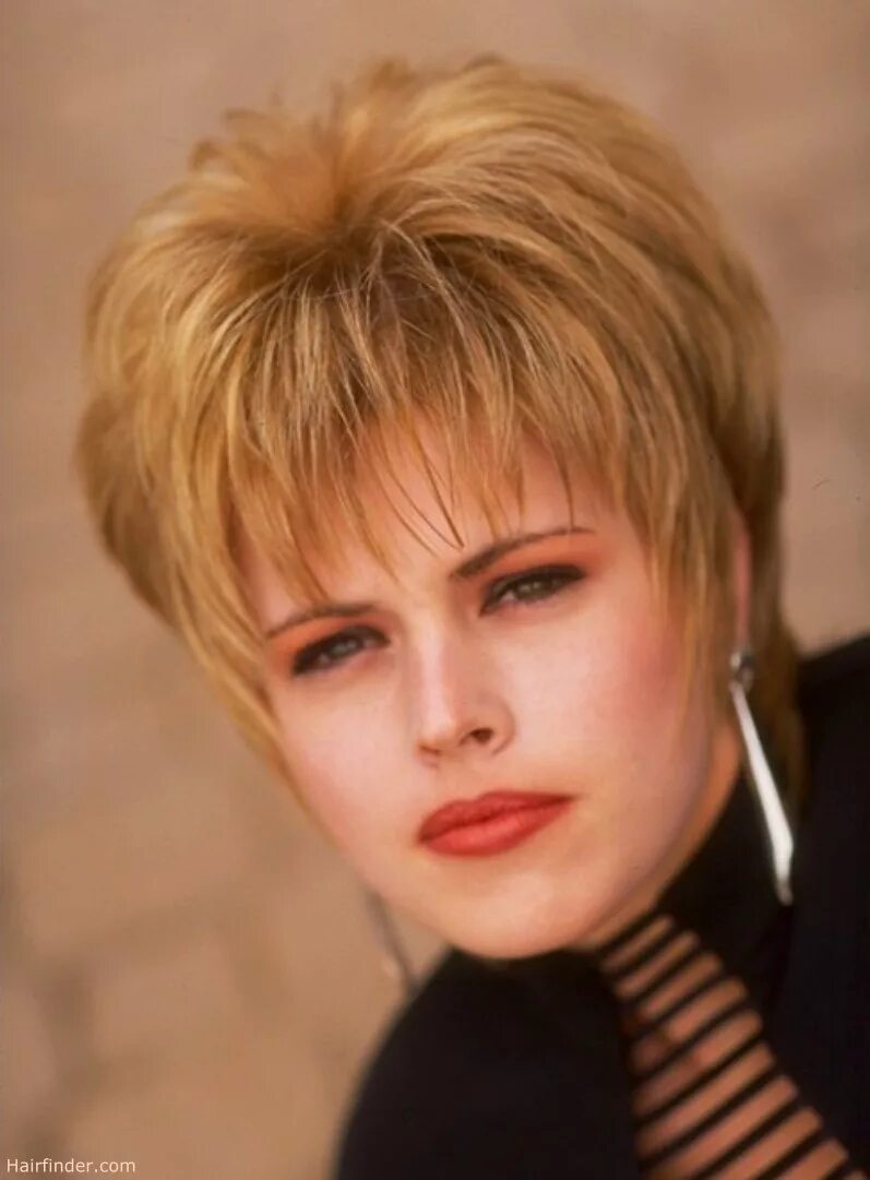 Каскад с открытыми ушами фото 1980s short hairstyles