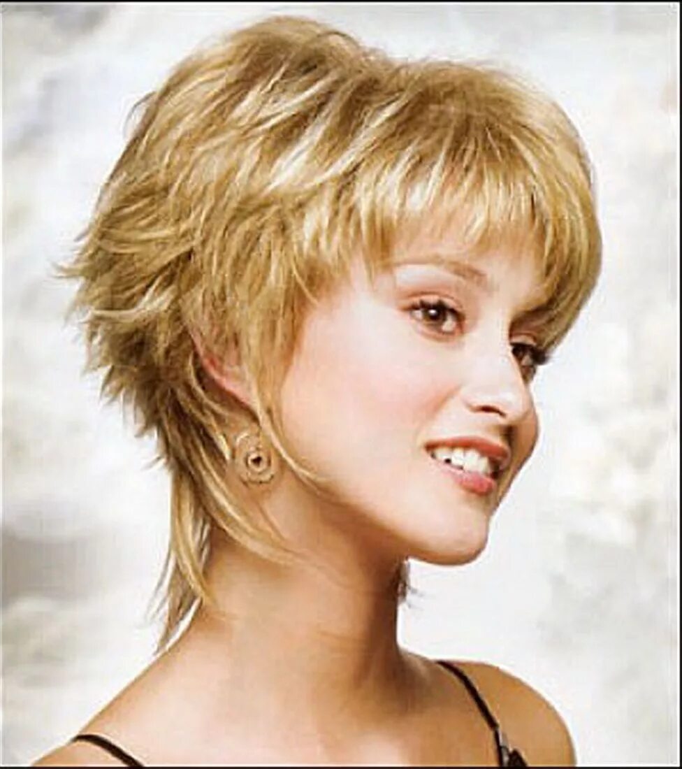 Каскад с открытыми ушами фото Image result for short to medium layered hairstyles Short shag hairstyles, Thin 