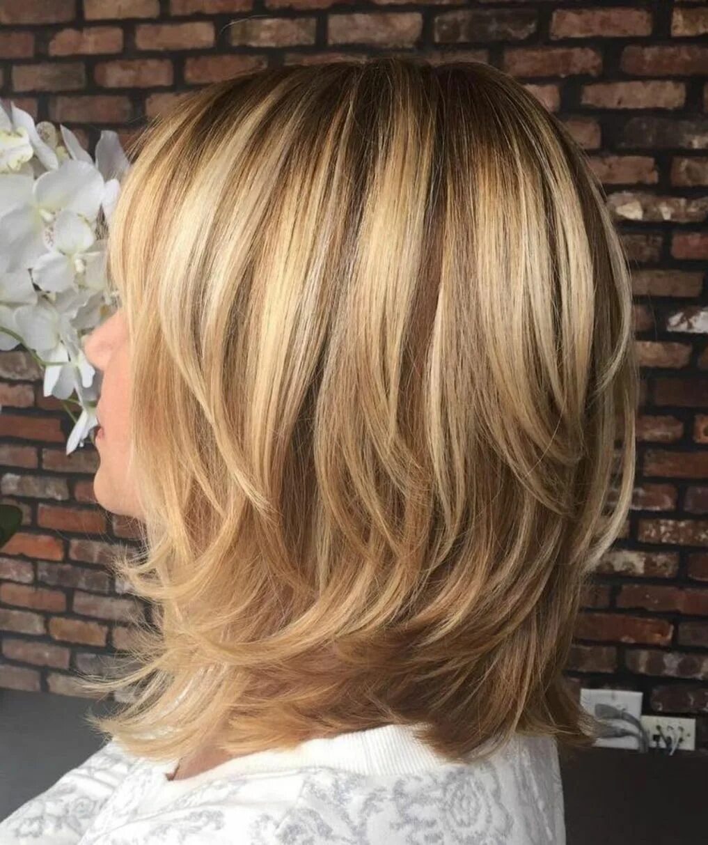 Каскад стрижка 2024 на среднюю длину фото Lob Haircut With Layers Medium hair cuts, Shoulder length hair cuts, Medium leng