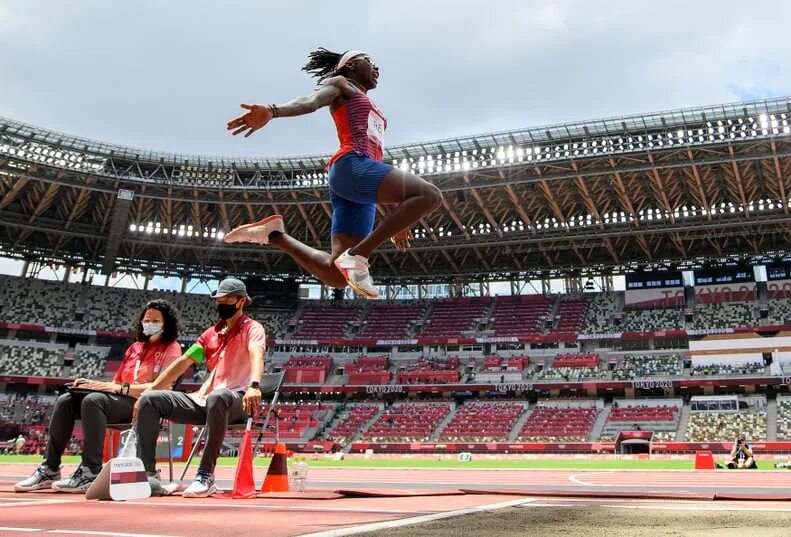 Каскад ул олимпийских рекордов 10 фото Brittney Reese Wins Silver in Long Jump For Team USA POPSUGAR Fitness