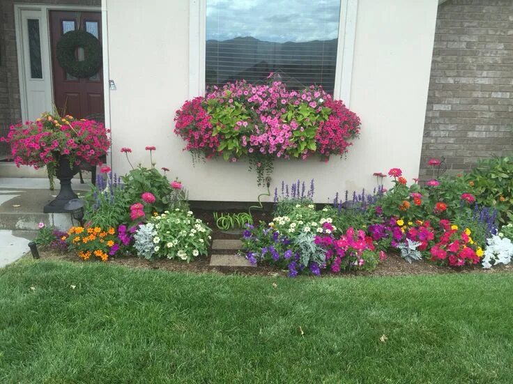 Каскадная клумба фото Colorful summer. State Fair Zinnia, supertunias, salvia, petunia, zinnia, marigo