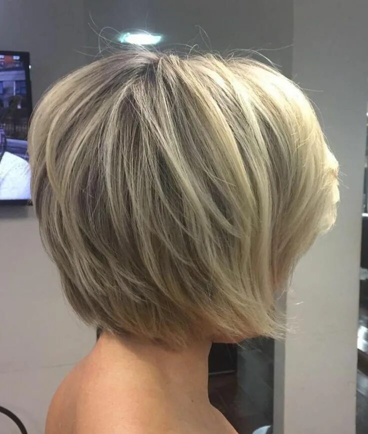 Каскадное боб каре фото Layered Blonde Balayage Bob Short hair cuts, Short hair with layers, Hair cuts