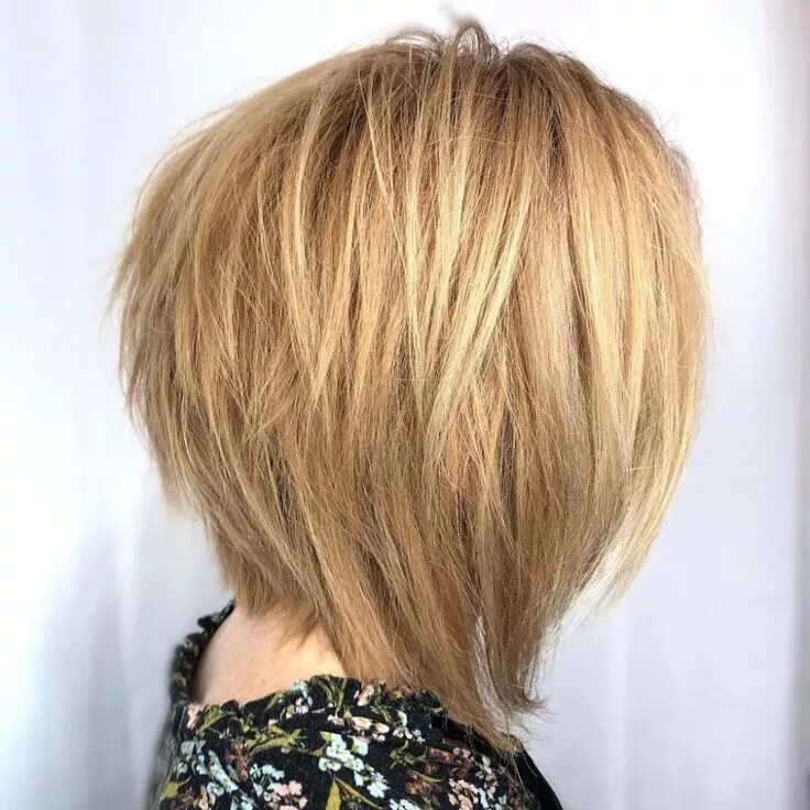 Каскадное боб каре фото Choppy Caramel Blonde Bob Short shag hairstyles, Shag hairstyles, Bob hairstyles