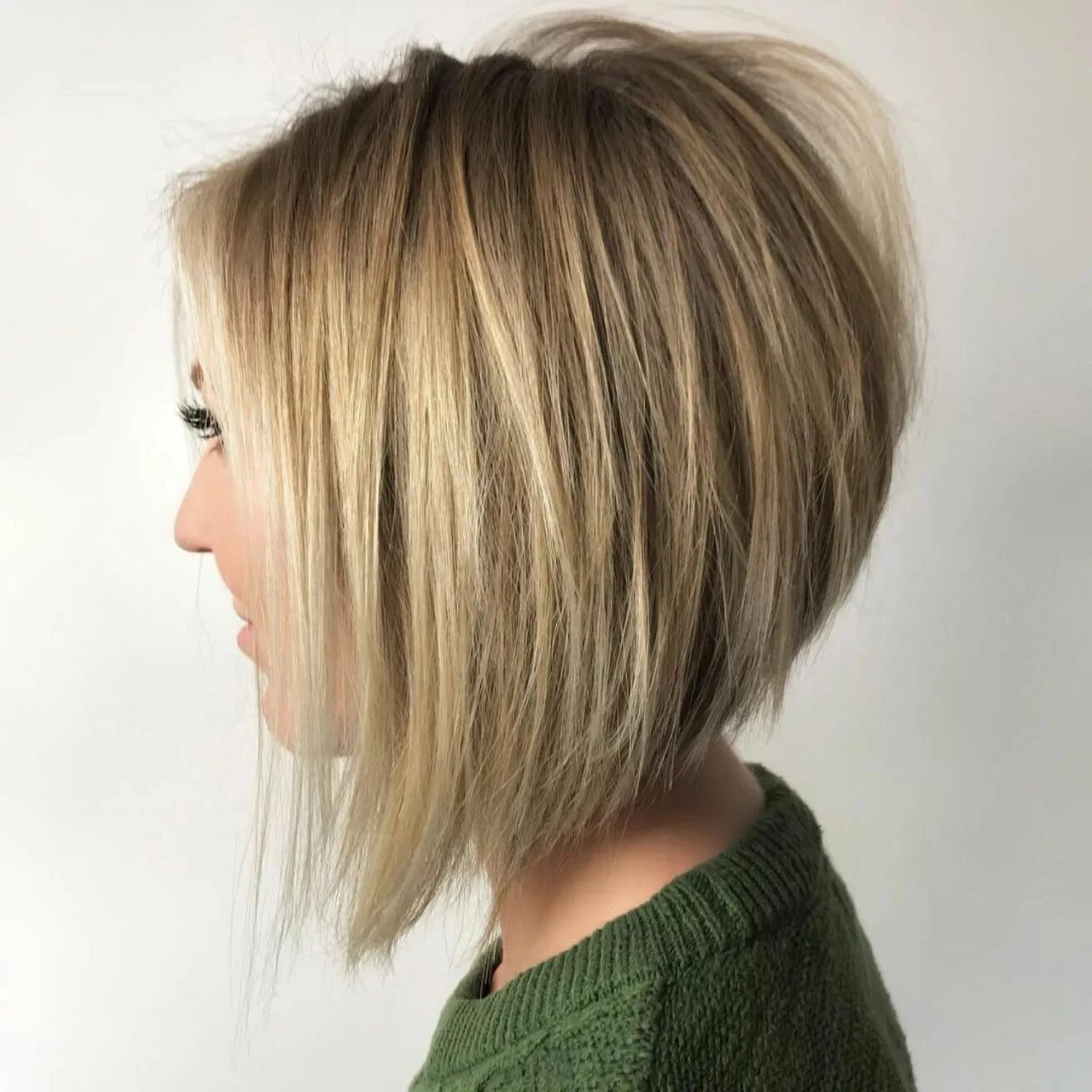 Каскадный боб каре стрижка фото 50 Hottest Stacked Haircuts to Try in 2024 Stacked bob haircut, Stacked haircuts