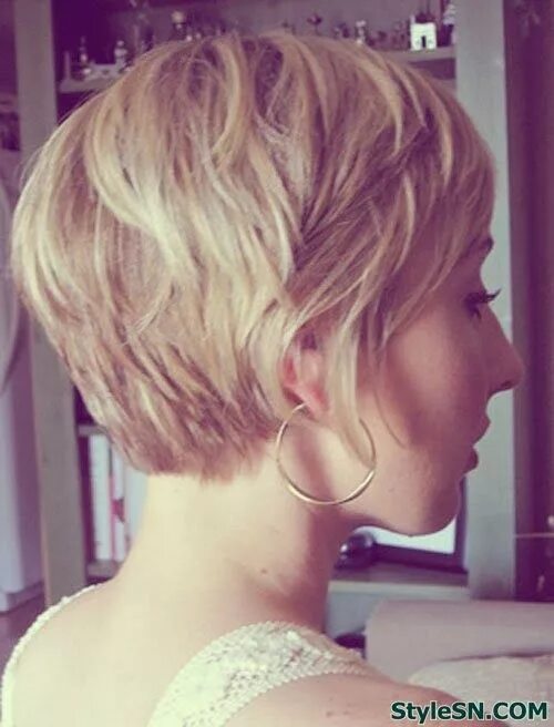 Каскадный боб на короткие волосы фото Pin by Bobbi Torsch on Hair Short layered haircuts, Short hair cuts, Short hair 