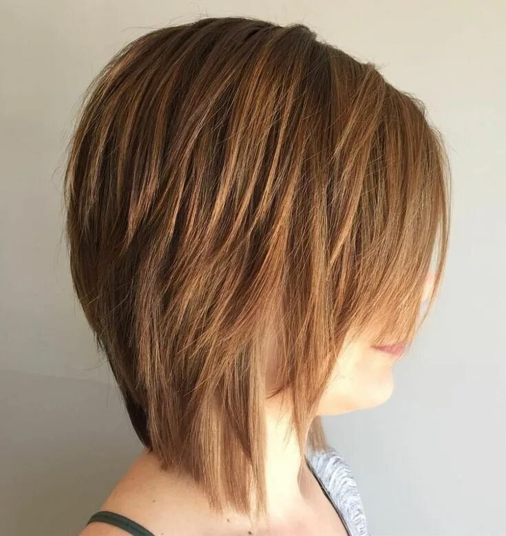 Каскадный боб на средние волосы фото Chestnut Brown Layered Bob Modern shag haircut, Hair styles, Thick hair styles