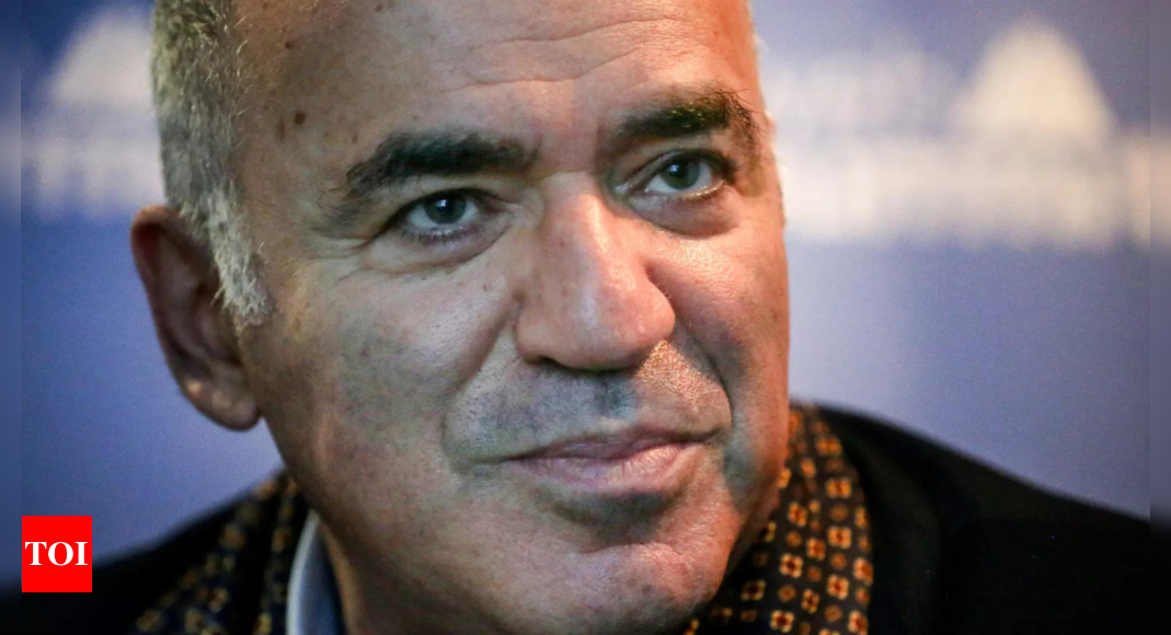 Каспаров сейчас фото Former world chess champion Kasparov added to Russian 'terrorists and extremists