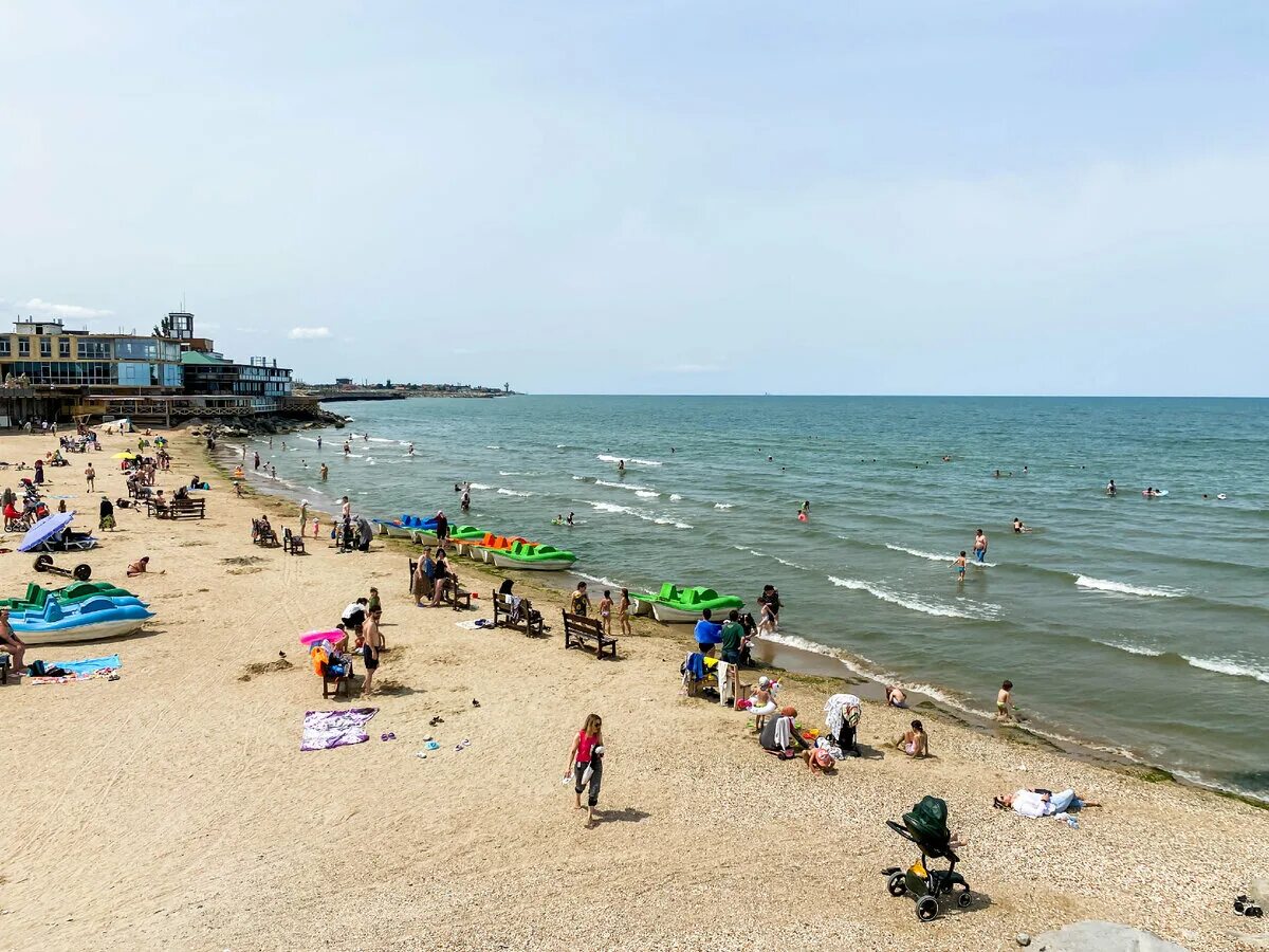 Каспийск фото города и пляжа Пляж в Дагестане на Каспийском море. Ничуть не хуже, чем на Черном. И девушки в 