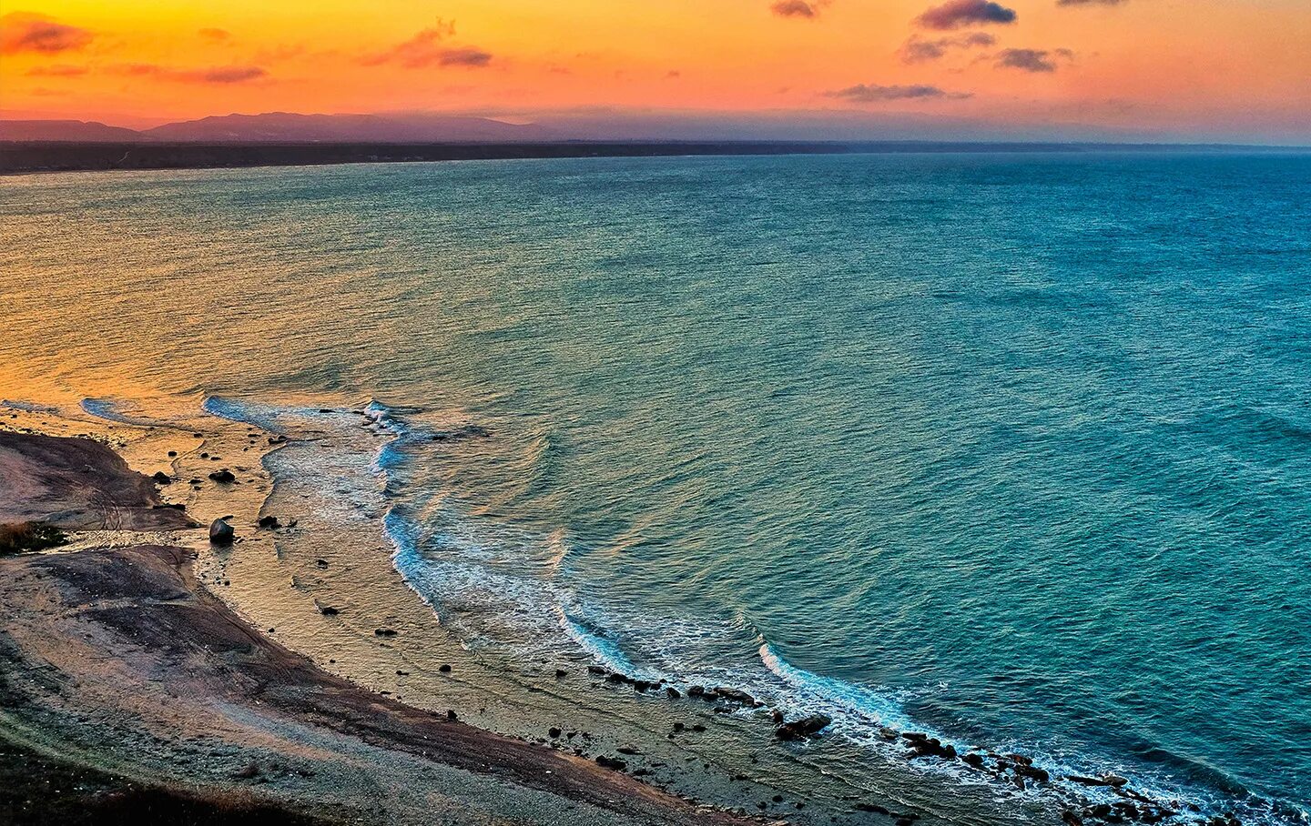 Каспийское море берег фото Так море или озеро? Как правильно называть Каспий / Путешествия и туризм / iXBT 