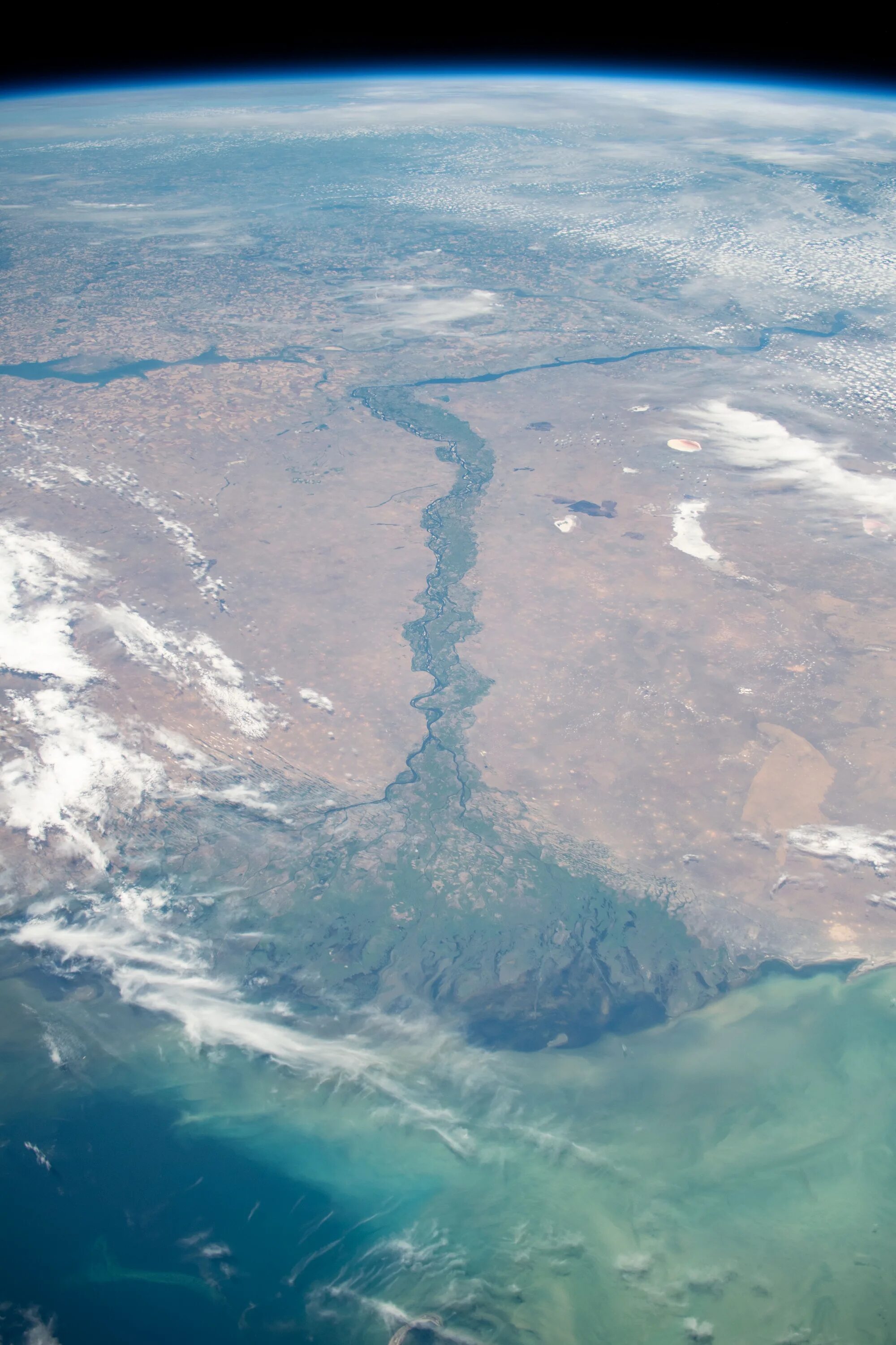 Каспийское море с самолета фото File:ISS-60 Volga River flowing into the Caspian Sea.jpg - Wikipedia