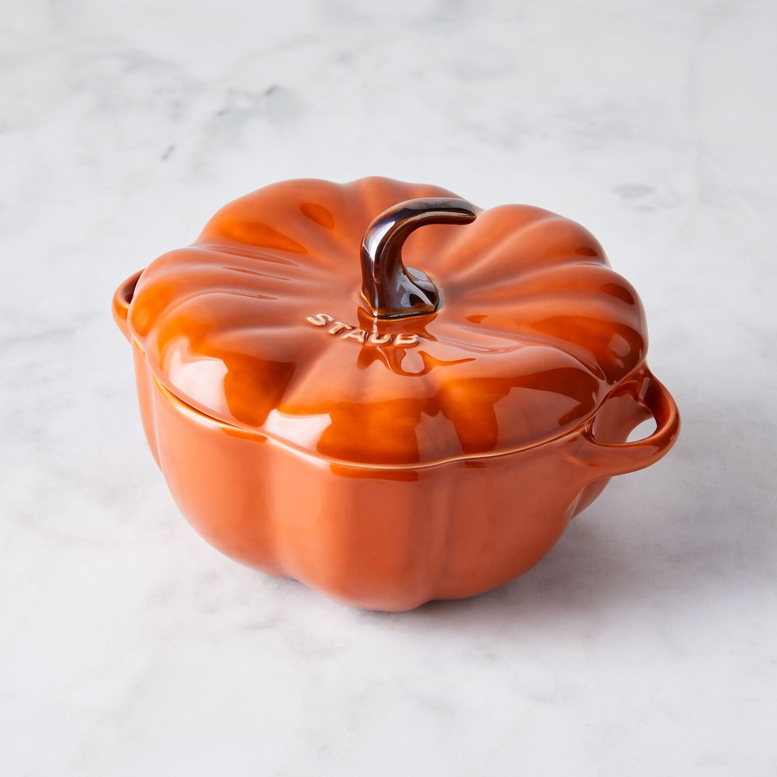 Кастрюли в виде тыквы фото Staub Cast Iron Pumpkin Cocotte by Sur La Table - Dwell