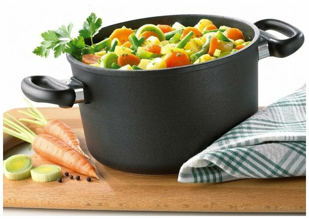 Кастрюля с едой фото Кастрюля AMT Frying Pans 26 см для индукционных плит - купить в интернет-магазин