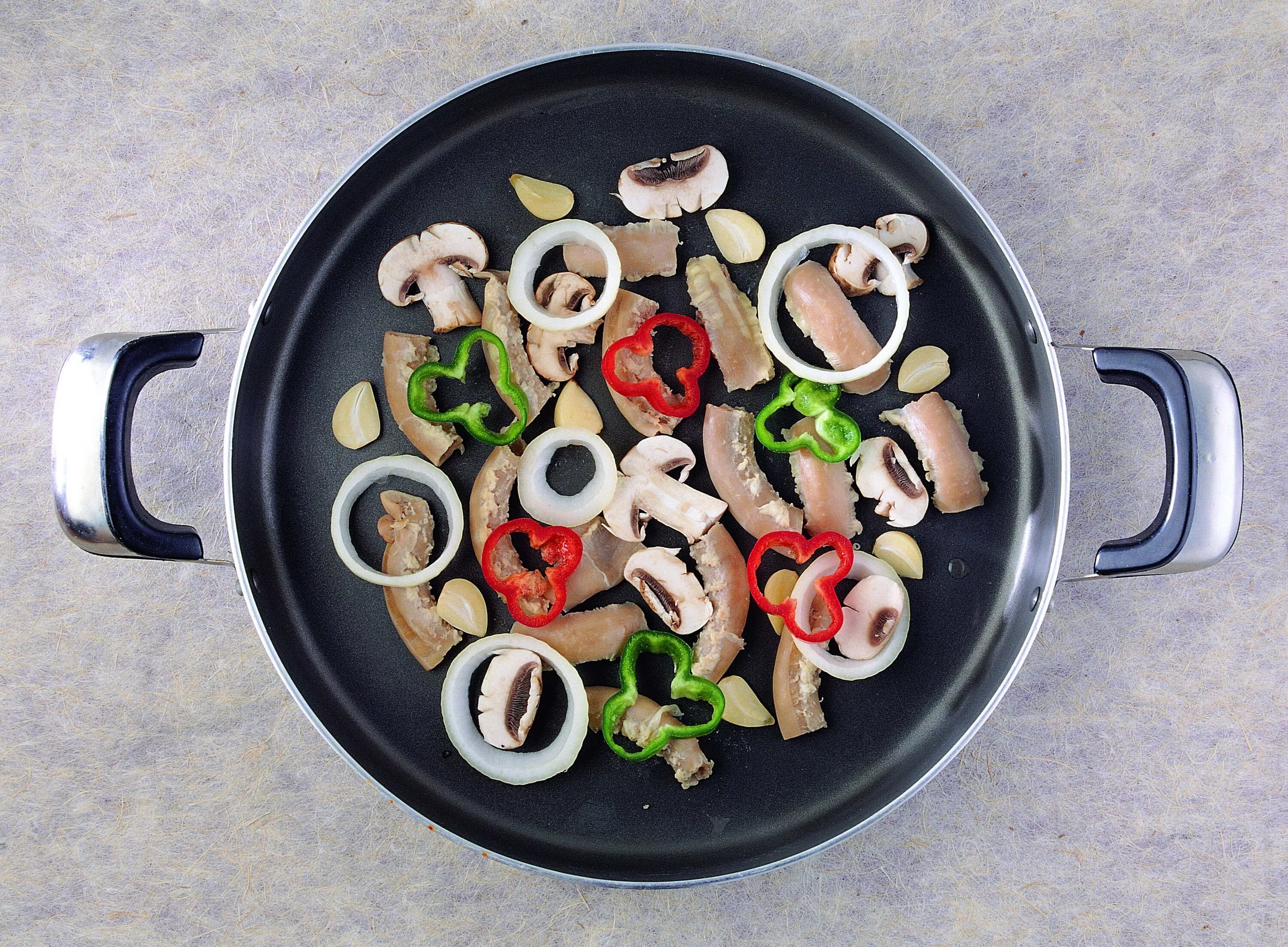 Кастрюля с едой фото Wallpaper : food, peppers, Pan, meal, mushrooms, cuisine, dish, produce, slices 