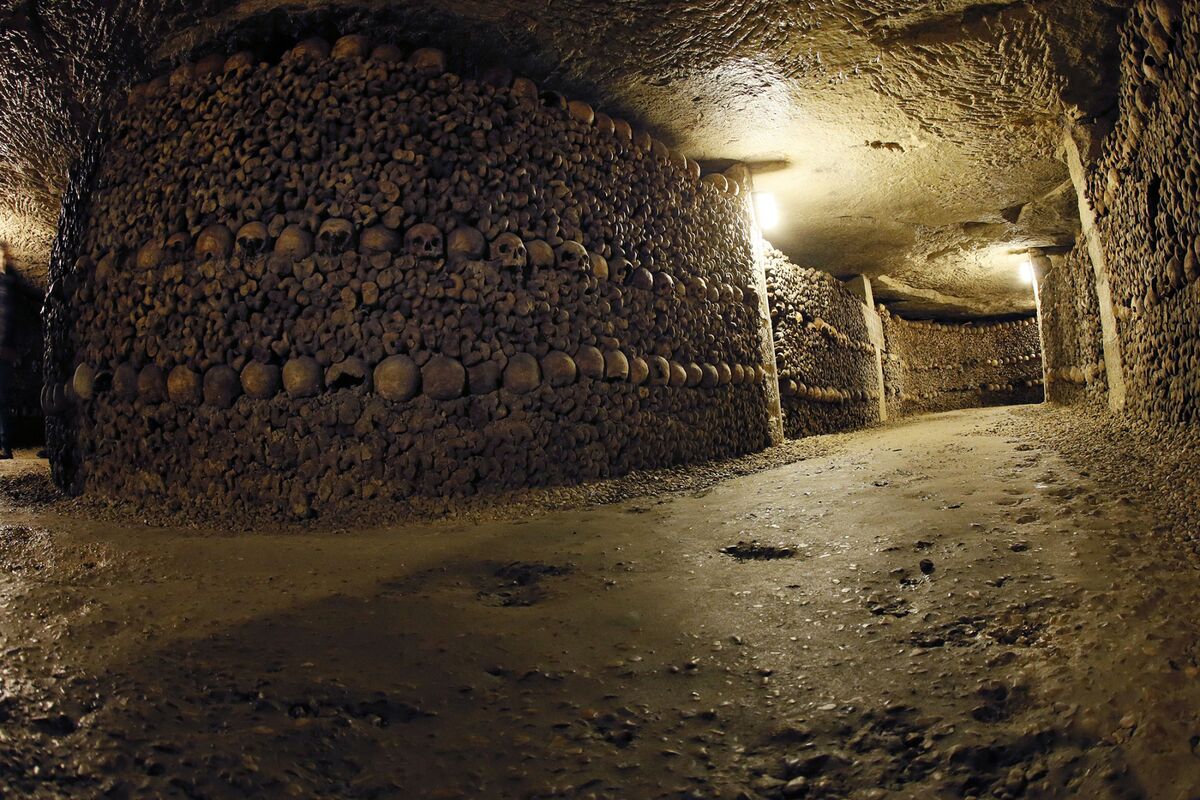 Катакомбы парижа история фото Teens Rescued After 3 Days Lost in Paris Catacombs - Bloomberg