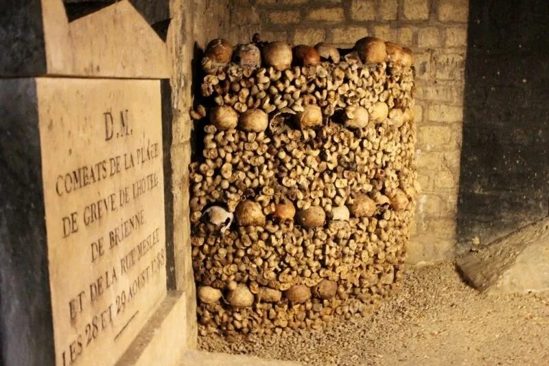 Катакомбы парижа история фото Get Spooked at the Catacombs in Paris - Bucket List Journey Paris bucket list, C