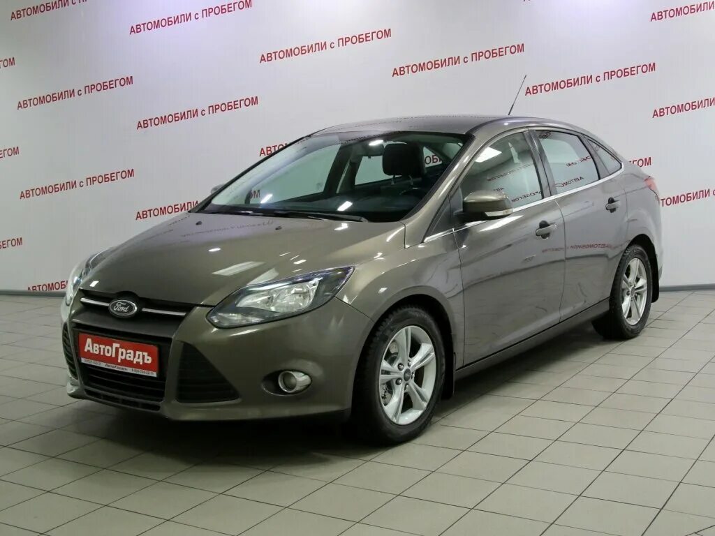 Каталог авто с пробегом цены фото Купить б/у Ford Focus III 2.0 AMT (150 л.с.) бензин робот в Москве: коричневый Ф