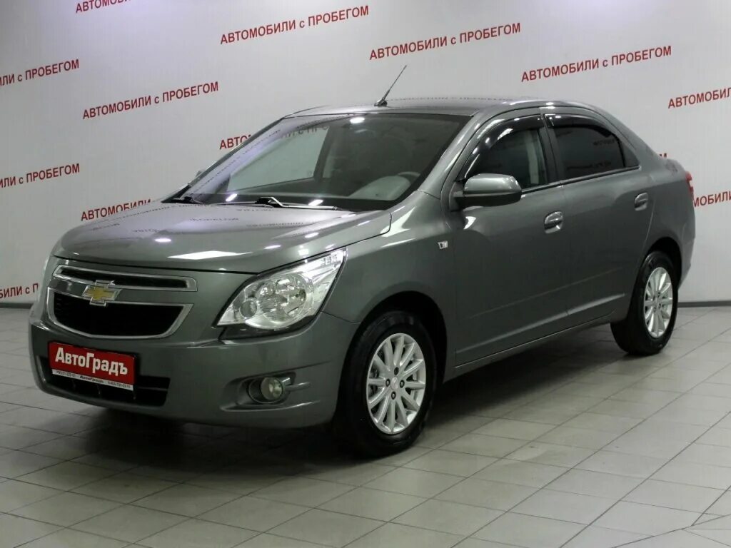 Каталог авто с пробегом цены фото Купить б/у Chevrolet Cobalt II 1.5 AT (105 л.с.) бензин автомат в Москве: серый 