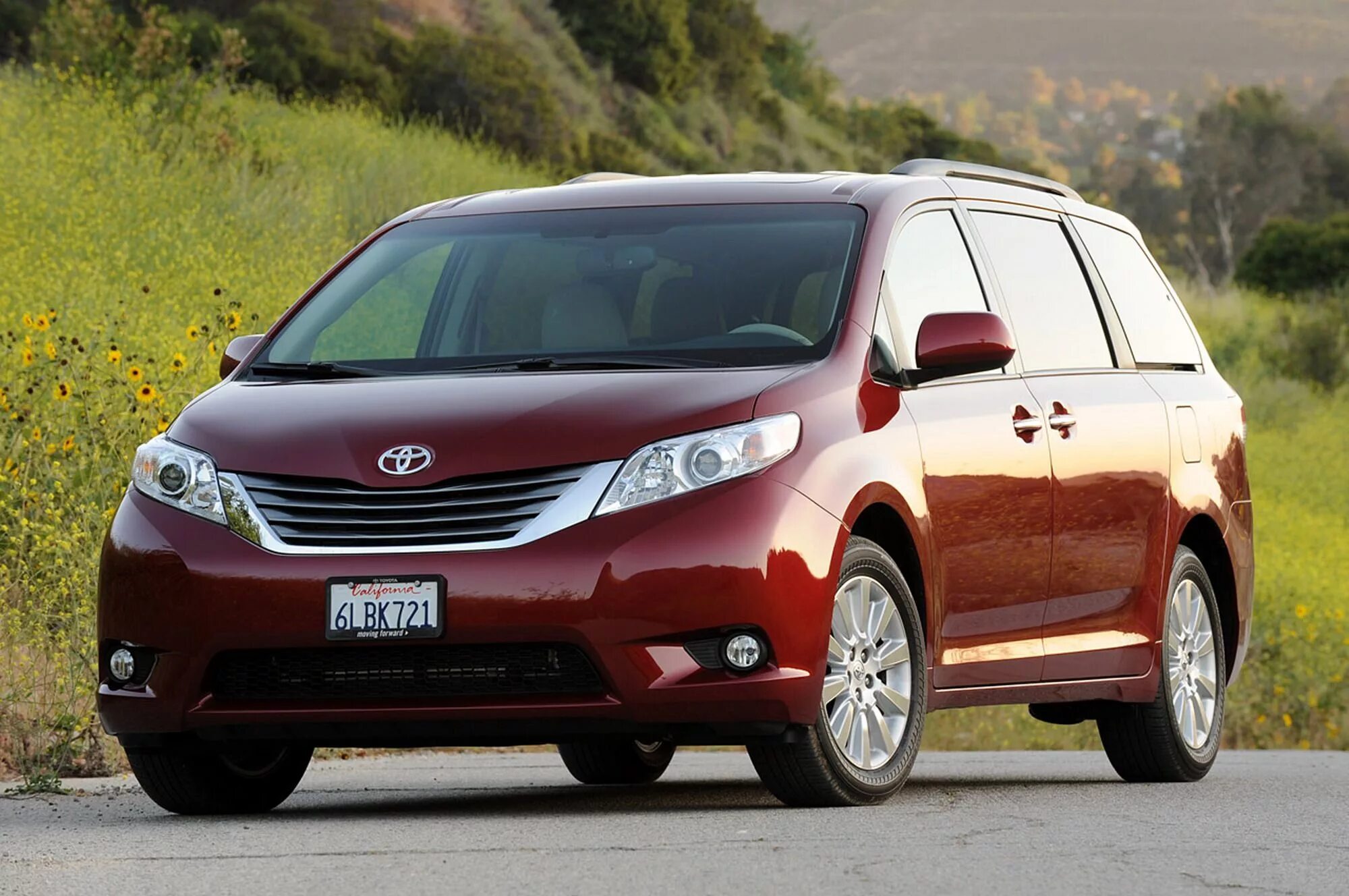 Каталог автомобилей тойота с фото 2011 #Toyota #Sienna Toyota, Mini van, Toyota sienna