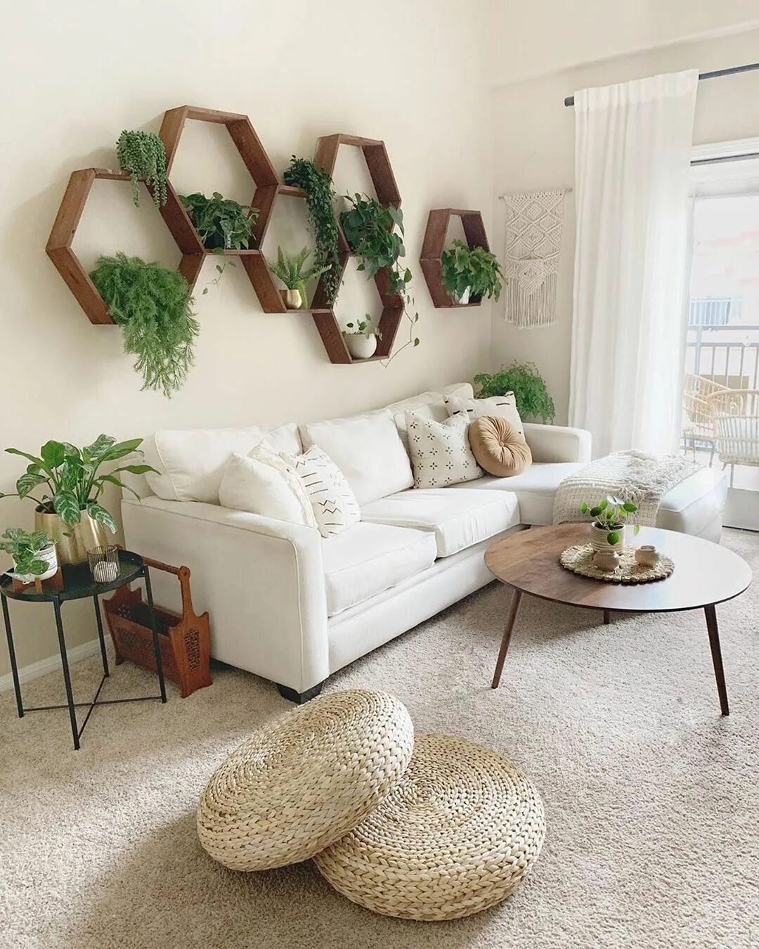 Каталог декора для дома Hunker on Instagram: "Spruce up a blank wall with hexagon shelves and your choic