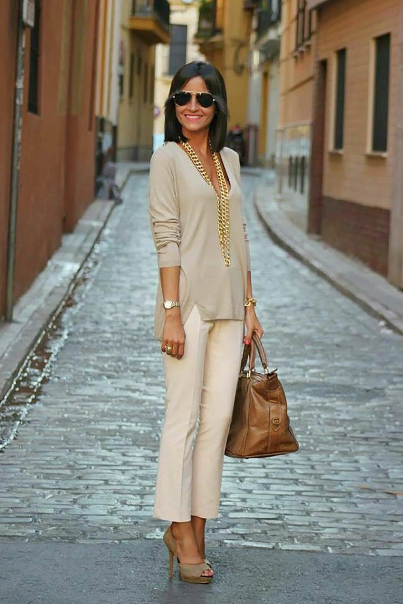 Каталог модных образов 50 nuances de beige Fashionable work outfit, Classy work outfits, Casual work ou