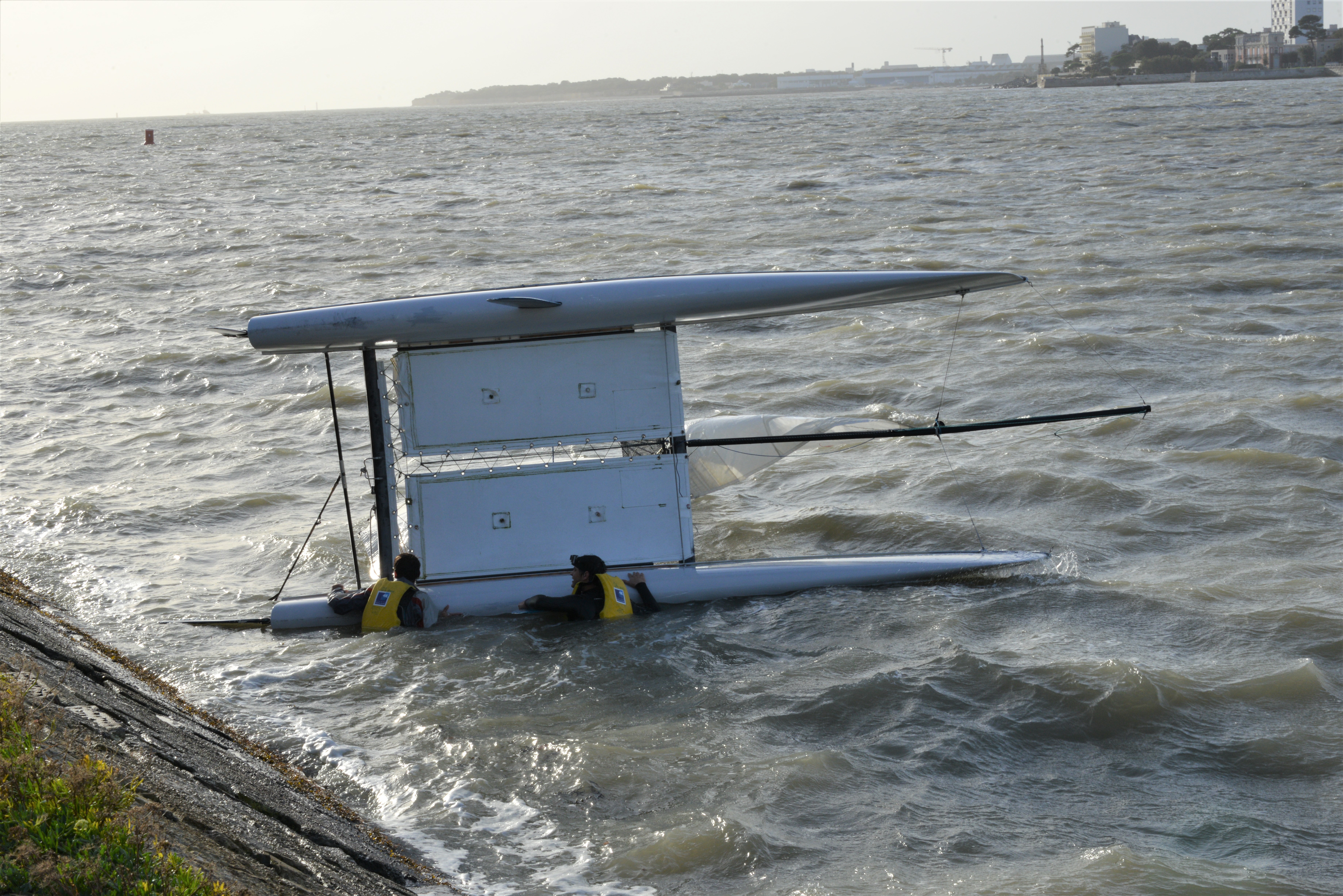 Катамаран корсар владивосток фото File:Chavirage d’un catamaran de sport (2).JPG - Wikimedia Commons