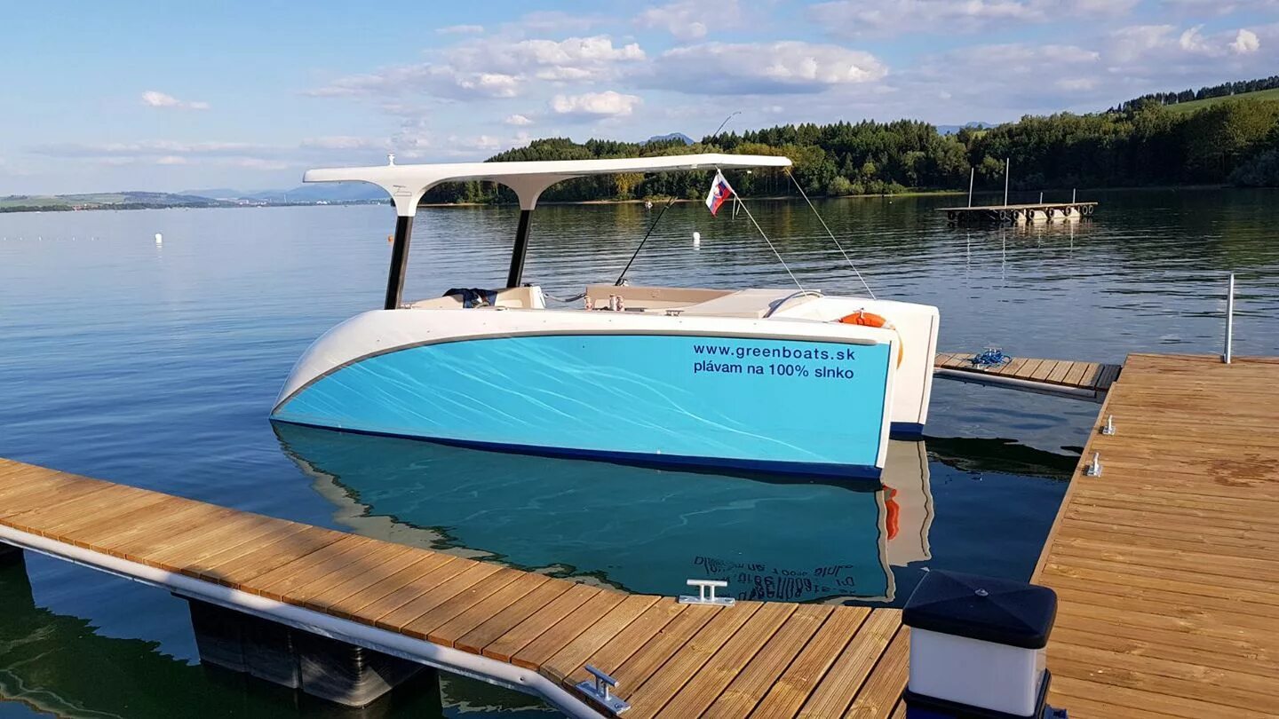 Катамараны для отдыха на воде фото Solar Catamaran Solliner - unlimited range on sunny day I PlasticPortal.eu