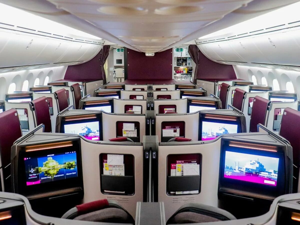 Катарские авиалинии фото самолетов Qatar Airways glamorous new business class suite is traveling the globe on its n