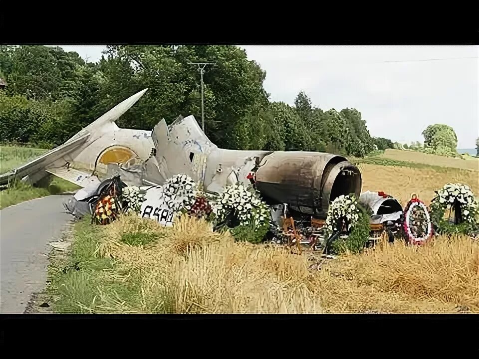 Катастрофа над боденским озером фото Plane crash kills 71 people, including 52 children - YouTube