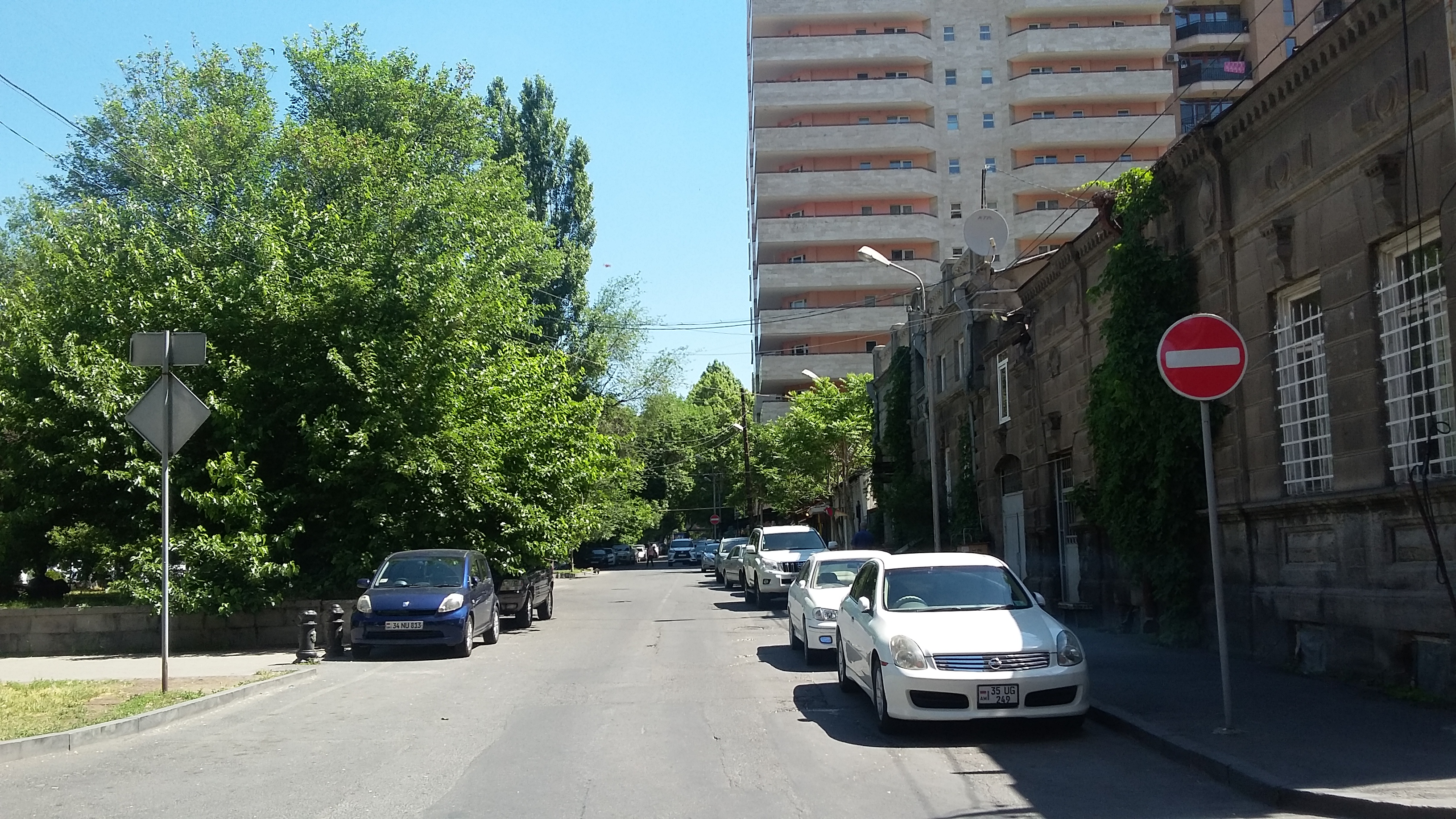 Кацин ереван улица антона кочиняна фото File:Yeznik Koghbatsi Street, Yerevan 06.jpg - Wikimedia Commons