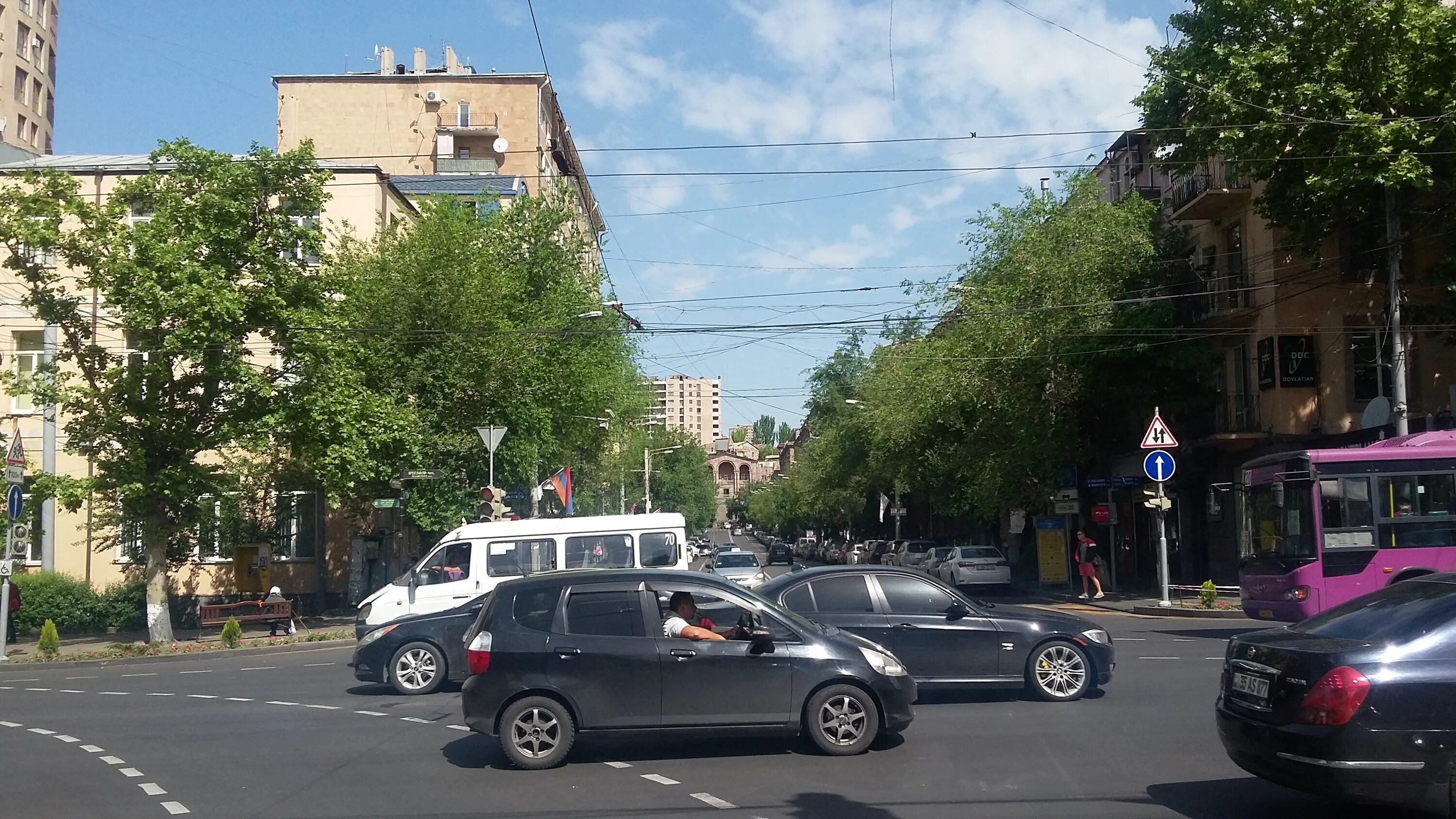 Кацин ереван улица антона кочиняна фото File:Tumanyan Street Yerevan 22.jpg - Wikimedia Commons