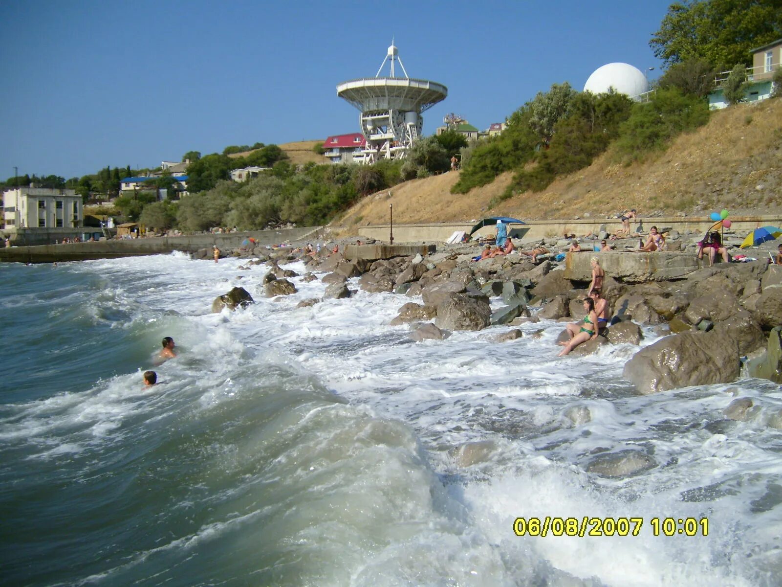 Кацивели пляж фото File:Кацивели. Дикий пляж под радиотелескопом. 06-08-2007г. - panoramio.jpg - Wi