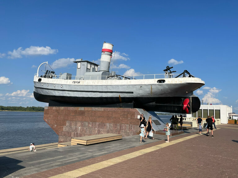 Катер нижне волжская наб 1 2 фото Фото: Катер Герой, памятник технике, Нижний Новгород, Нижне-Волжская набережная 