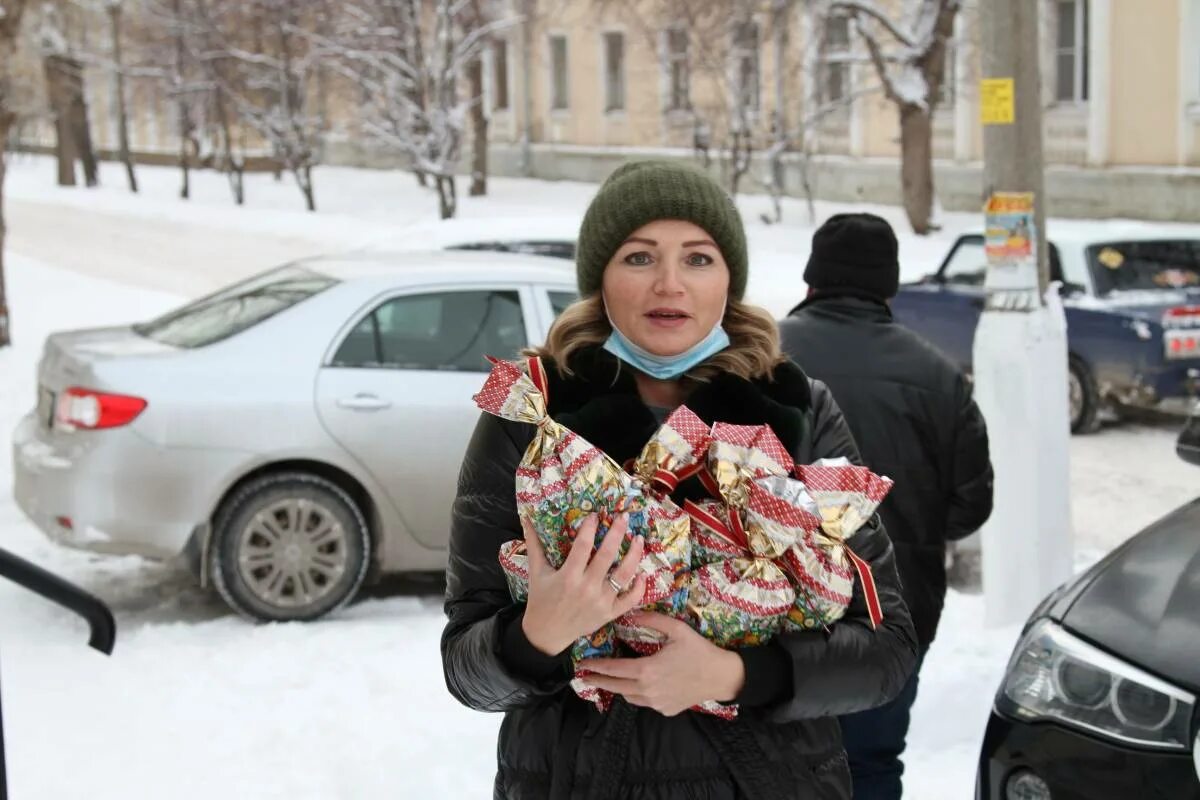 Катерина хмелинина каменск уральский семейные фото Более 600 новогодних подарков детям Каменска-Уральского вручила депутат Заксобра