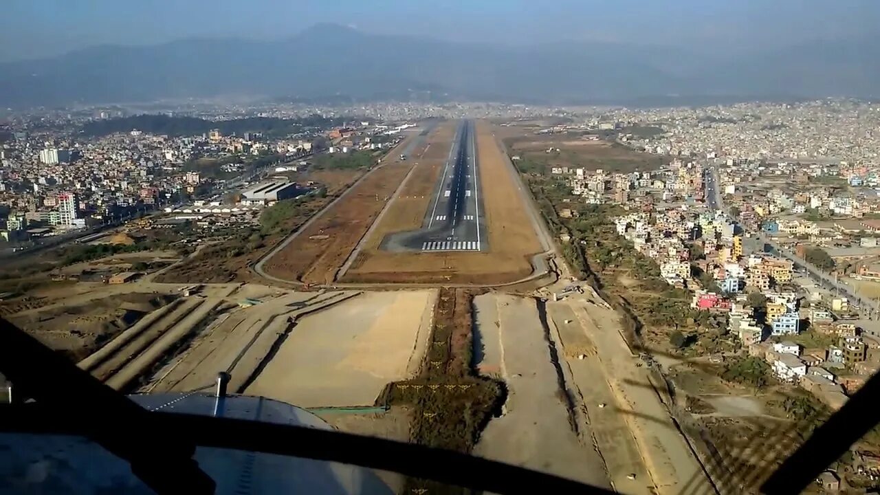 Катманду аэропорт фото Cockpit Pilot's View Landing at Kathmandu Airport, Nepal - YouTube