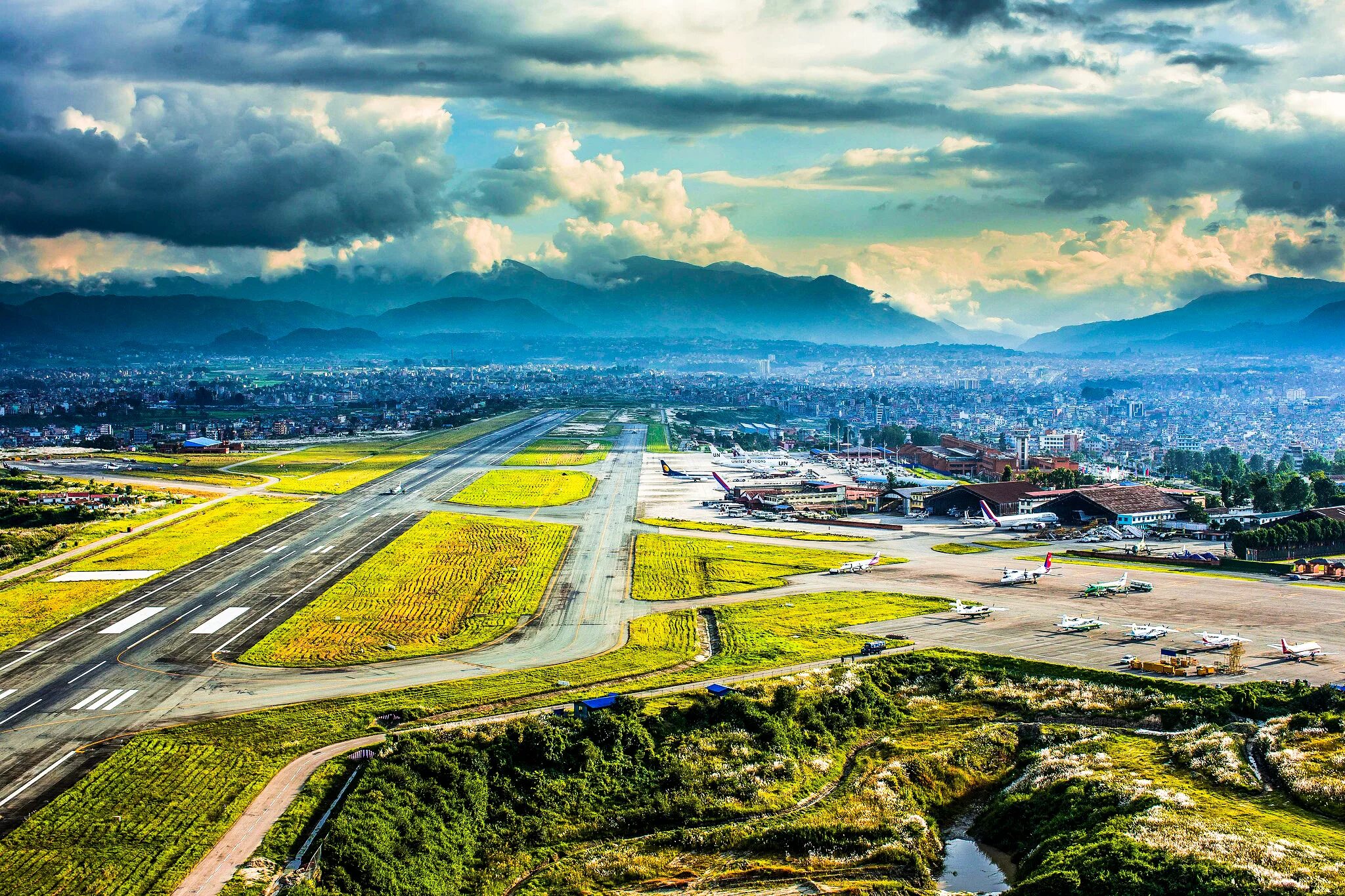 Катманду аэропорт фото File:Nepal-kathmandu-Tribhuvan-international-airport.jpg - Wikipedia