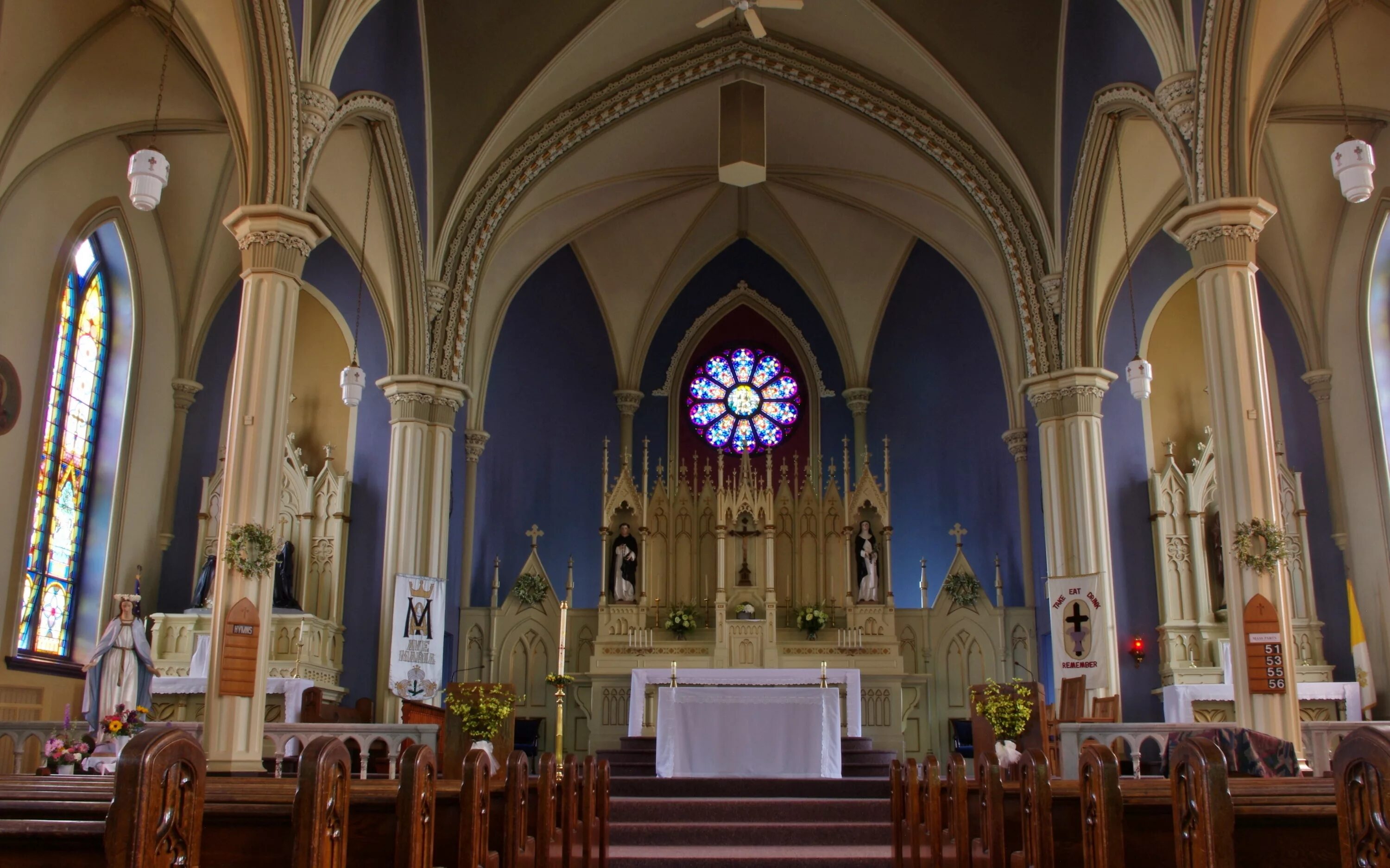 Католическая церковь фото File:Holy Trinity Catholic Church (Somerset, Ohio) - nave with Easter decoration