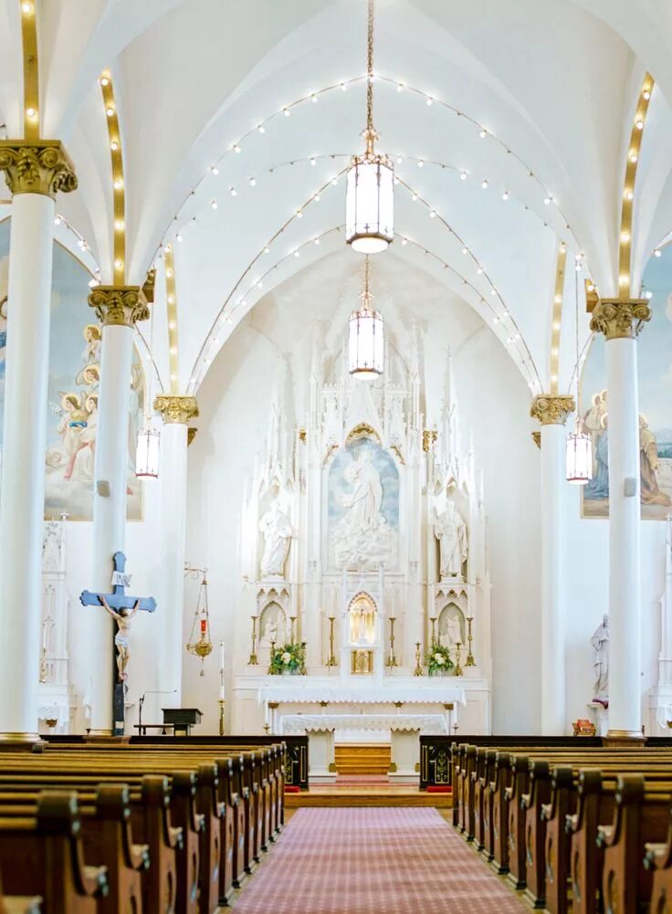 Католическая церковь фото внутри Assumption Catholic Church in Nashville, Tennessee Catholic church, Church archi