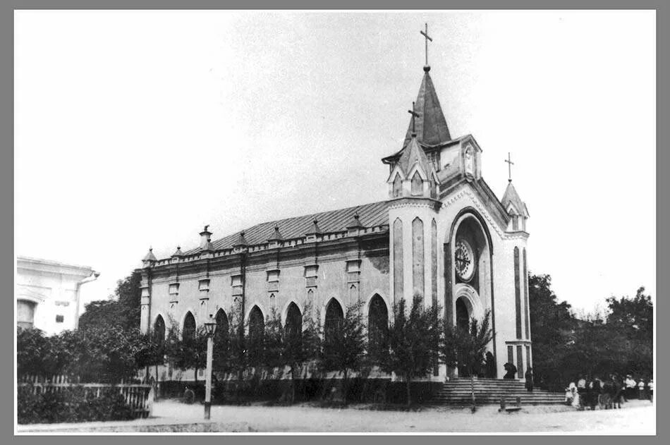 Католическая церковь кирпичная ул 4 орел фото Охотников замок, руины театра Каменских и водонапорная башня в Орловской области